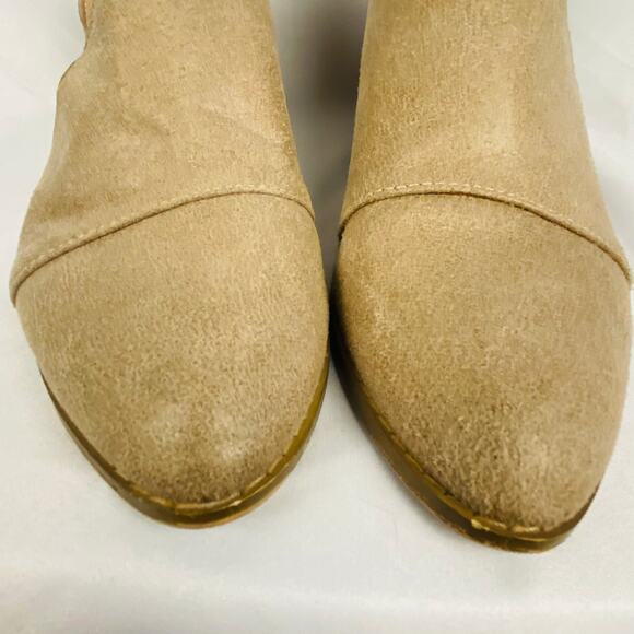 AMS Glory Faux Suede Beige D'Orsay Bootie Scalloped Trim Size 6 - Picture 5 of 7